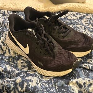 Nike Women's Black and White Running Sneakers